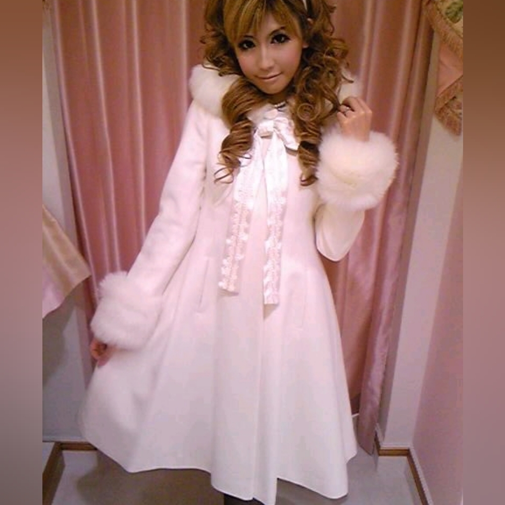Jesus Diamante Hime Gyaru Lolita White Fox Fur Trimmed Hooded Coat With Lace Bow